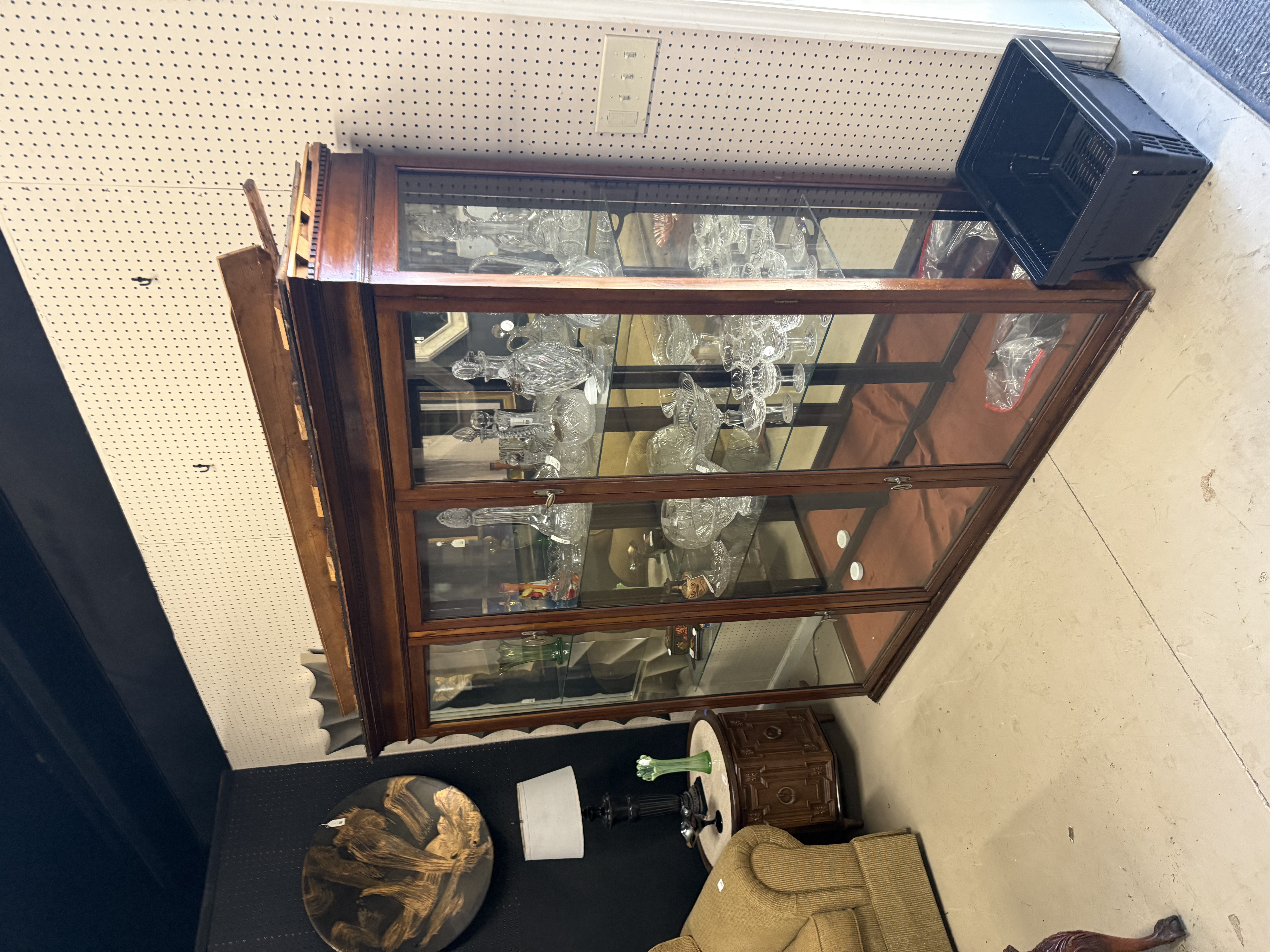 806 Larson St Store
